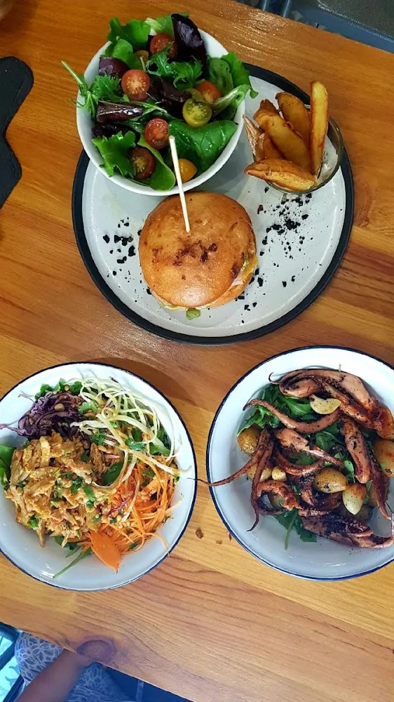 Burger Maison Et Frite de Patates Douces